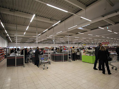 LED线条灯项目在芬兰超市